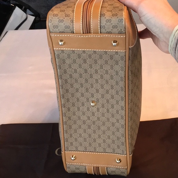 EVERYTHING IN MY POSHMARK CLOSET.  Authentic  Vintage Gucci. ! - Picture 6 of 8